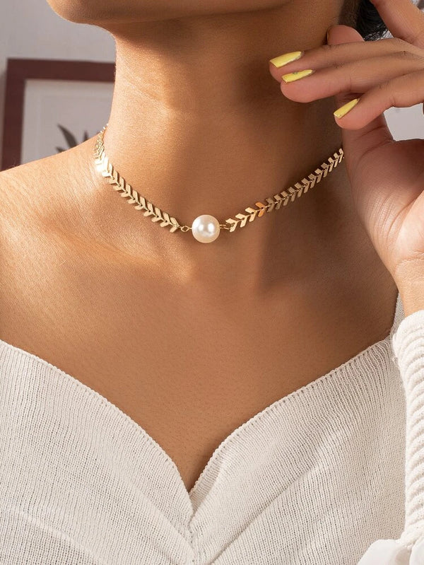 Pearl & Fishbone Choker Necklace