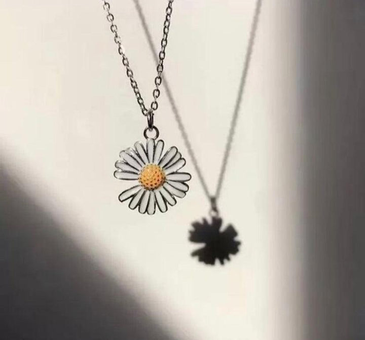 Daisy Pendant Chain Necklace - Bling Little Thing